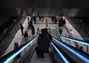 Θεσσαλονίκη: 11χρονη χάθηκε στον σταθμό “Αγίας Σοφίας” του Μετρό – Βρήκε τους γονείς της σε 10 λεπτά με τη βοήθεια της ΕΛ.ΑΣ.