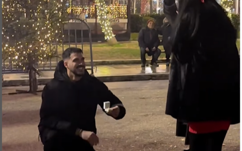 Θεσσαλονίκη: Πρόταση γάμου στην γιορτινή Αριστοτέλους – Το viral βίντεο του euosmos.gr