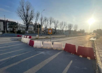 Κυκλοφοριακό μαρτύριο στη δυτική Θεσσαλονίκη – Ανάσα με αμφίδρομη κίνηση στο ένα ρεύμα της Δενδροποτάμου (Βίντεο)