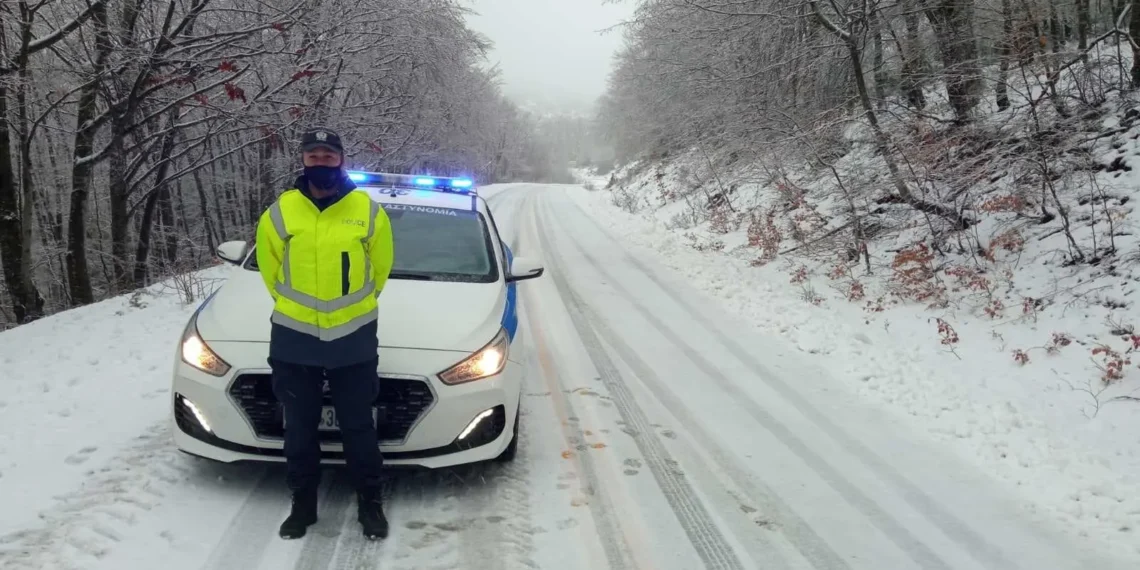 Θεσσαλονίκη: Ποιοι δρόμοι παραμένουν κλειστοί λόγω παγετού – Πού απαγορεύεται η κίνηση των φορτηγών