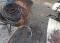 Θεσσαλονίκη: Έκαιγαν καλώδια για να πάρουν χαλκό σε επιχείρηση στον Δενδροπόταμο – Δύο συλλήψεις για περιβαλλοντική ρύπανση (φωτο)