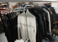 Θεσσαλονίκη: Κατάστημα ενδυμάτων είχε εκατοντάδες αθλητικά ρούχα με πλαστά σήματα από επώνυμες εταιρείες