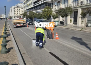 Θεσσαλονίκη: Ξεκίνησε το ξήλωμα του ποδηλατόδρομου στη λεωφόρο Νίκης (φωτο+videos)