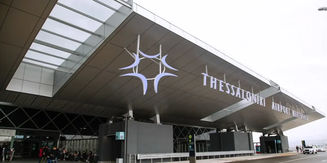Θεσσαλονίκη: Ταξιτζής άρπαξε αποσκευές και πορτοφόλι ταξιδιώτη από το αεροδρόμιο Μακεδονία