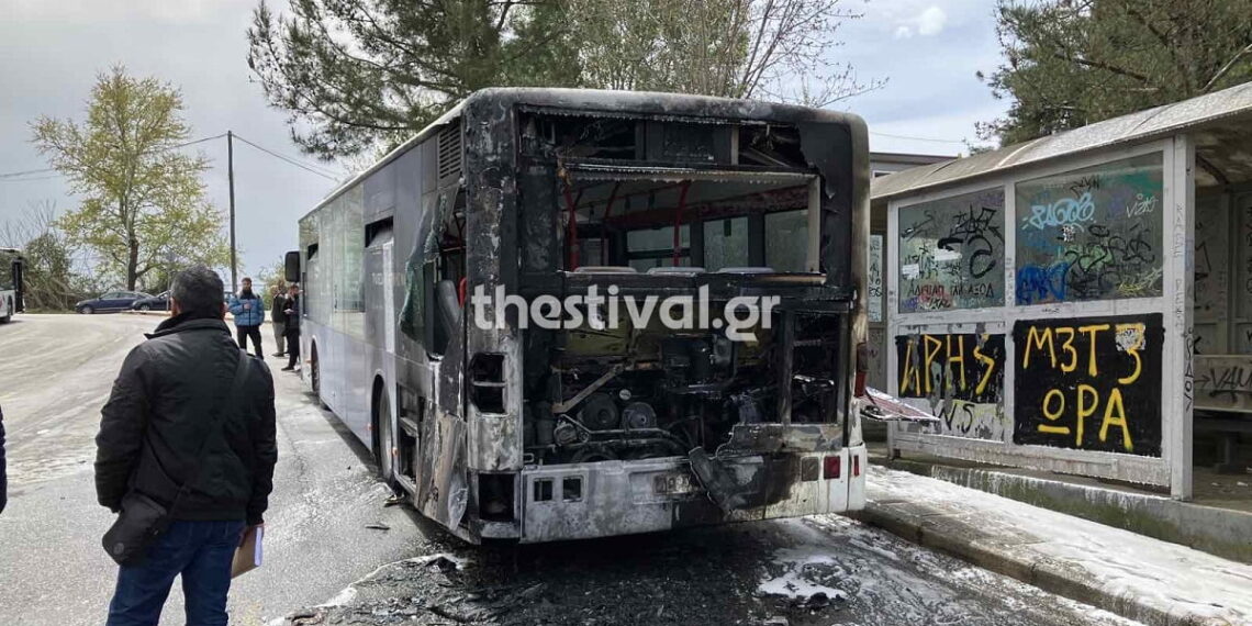 ΠΡΙΝ ΛΙΓΟ: Φωτιά σε λεωφορείο του ΚΤΕΛ στο Δερβένι – Κατέβηκαν εγκαίρως οι επιβάτες