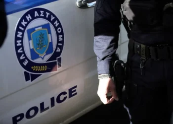 Θεσσαλονίκη: Προσπάθησαν να διαρρήξουν κομμωτήριο αλλά έγιναν αντιληπτοί από αστυνομικούς