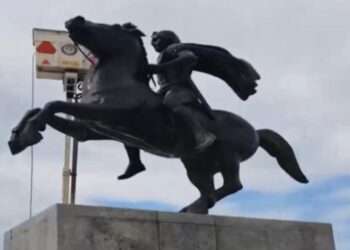 Θεσσαλονίκη: Έπλυναν και απολύμαναν το άγαλμα του Μεγάλου Αλεξάνδρου