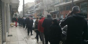 Εύοσμος: Πολύωρη αναμονή σε φαρμακείο του ΕΟΠΥΥ