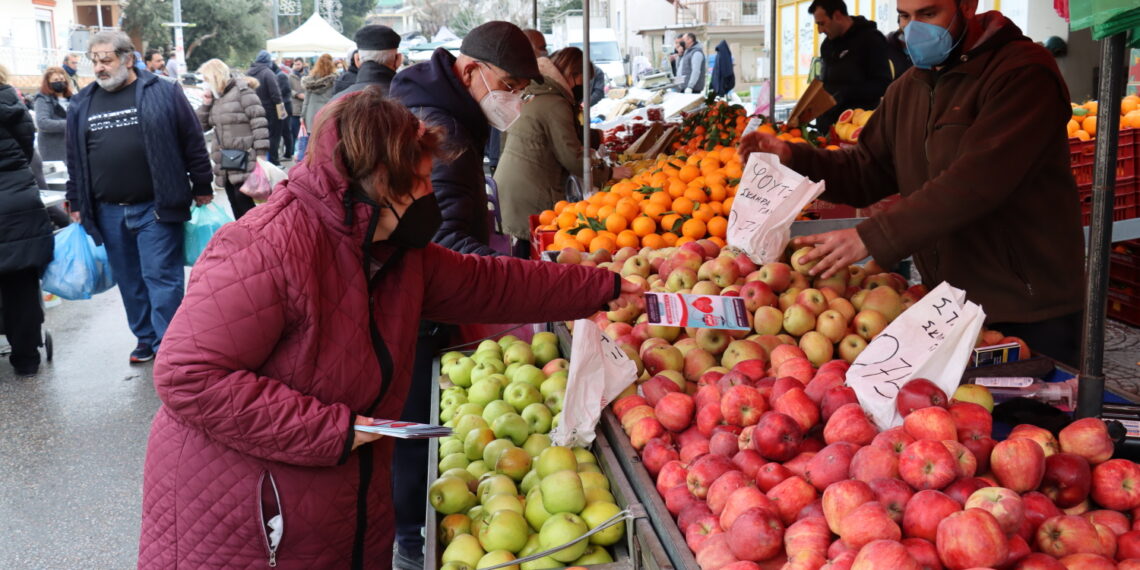 Σταυρούπολη: Τραυματίστηκε παιδί 2 ετών σε λαϊκή από μαχαίρι – Εκσφενδονίστηκε μαχαίρι όταν άνοιξε ομπρέλα