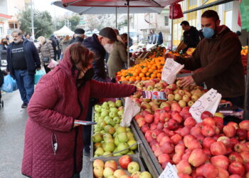 Σταυρούπολη: Τραυματίστηκε παιδί 2 ετών σε λαϊκή από μαχαίρι – Εκσφενδονίστηκε μαχαίρι όταν άνοιξε ομπρέλα