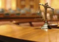 Θεσσαλονίκη: Χρηματική ποινή σε δύο αδέρφια για γκράφιτι στο κτήριο της Αποκεντρωμένης Διοίκησης – «Θέλαμε να το κάνουμε πιο όμορφο»