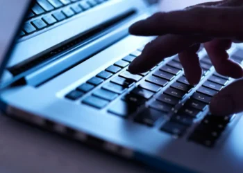 Θεσσαλονίκη: Ταυτοποιήθηκαν δέκα άτομα για ηλεκτρονικές απάτες – 3.400 ευρώ η λεία