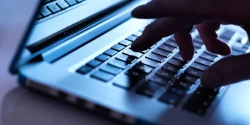 Θεσσαλονίκη: Ταυτοποιήθηκαν δέκα άτομα για ηλεκτρονικές απάτες – 3.400 ευρώ η λεία