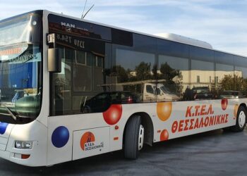 Λαγκαδάς: Χειροπέδες στον 17χρονο που κατηγορείται ότι χτύπησε οδηγό λεωφορείου – Συνελήφθη και ο 42χρονος, νοσηλεύεται φρουρούμενος