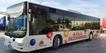 Λαγκαδάς: Χειροπέδες στον 17χρονο που κατηγορείται ότι χτύπησε οδηγό λεωφορείου – Συνελήφθη και ο 42χρονος, νοσηλεύεται φρουρούμενος