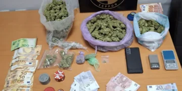 Εύοσμος: 19χρονος βρέθηκε με πάνω από 1 κιλό κάνναβη, πλαστά χαρτονομίσματα και ζυγαριές