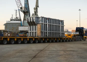 Φορτηγό «Τρανσφόρμερ» στη Θεσσαλονίκη: Με έως 264 ρόδες μεταφέρει από ανεμογεννήτριες ως εκκλησίες