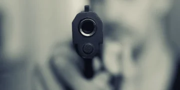 Θεσσαλονίκη: Μπούκαραν σε καταστήματα, ακινητοποιούσαν με όπλο τους υπαλλήλους και άδειαζαν τα ταμεία – 26.000 ευρώ η λεία τους