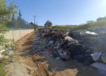 Δήμος Κορδελιού-Ευόσμου: Μάζεψε παραπάνω από 60 τόνους μπάζα και απορρίμματα από την παράνομη χωματερή πάνω από τον Περιφερειακό