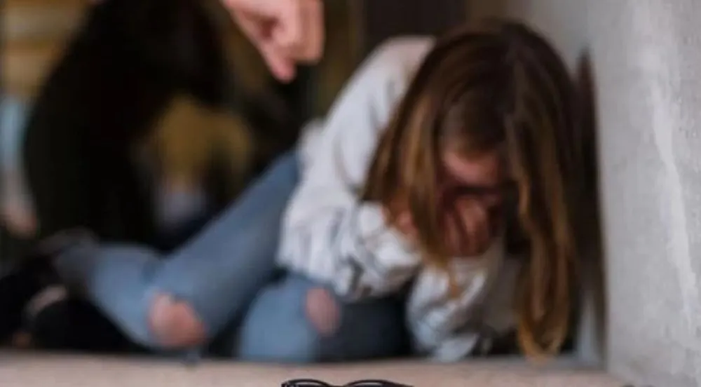 Μενεμένη: Ανήλικες ξυλοκοπούσαν κορίτσι και το βιντεοσκοπούσαν – Τρεις συλλήψεις