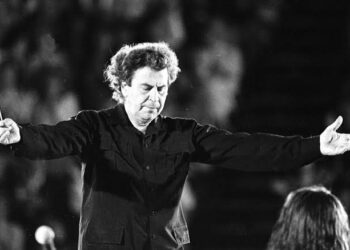 Ανοιχτό Θέατρο Κρύας Βρύσης: Συναυλία για τον Μίκη Θεοδωράκη στο «Τάσος Πεζιρκιανίδης»