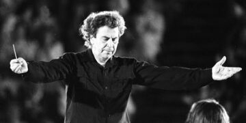 Ανοιχτό Θέατρο Κρύας Βρύσης: Συναυλία για τον Μίκη Θεοδωράκη στο «Τάσος Πεζιρκιανίδης»