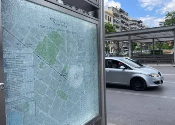 Νέος βανδαλισμός στο Μετρό Θεσσαλονίκης: Έσπασαν τζάμια στον σταθμό Αγίας Σοφίας (video+φωτο)