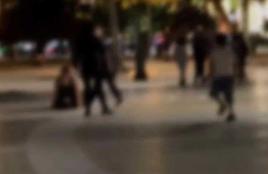 Άγριο ξύλο στη Θεσσαλονίκη: Ανήλικα κορίτσια πιάστηκαν στα χέρια στην Αριστοτέλους