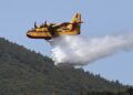Μεγάλη φωτιά στο Ωραιόκαστρο, σηκώθηκαν 5 αεροσκάφη