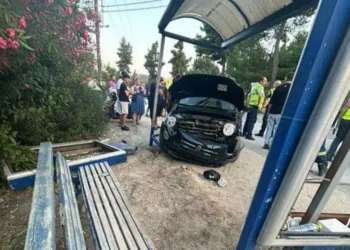 Χαλκιδική: Μεθυσμένος και χωρίς δίπλωμα ο 19χρονος που έπεσε με το ΙΧ του σε στάση ΚΤΕΛ στο Παλιούρι