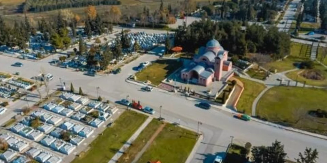 Εύοσμος: Πατέρας και γιος ξυλοκόπησαν εργαζόμενο στο κοιμητήριο Ευόσμου κατά τη διάρκεια εκταφής