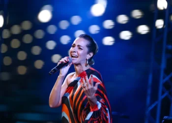 Η Νατάσσα Μποφίλιου έρχεται σήμερα στο Θέατρο Γης για μία μοναδική συναυλία