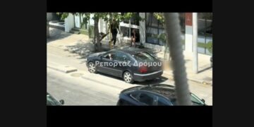 Θεσσαλονίκη: Απίστευτος οδηγός μπήκε ανάποδα στην παραλιακή μέσα στον ποδηλατόδρομο!