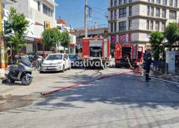 Φωτιά σε κατάστημα στον Εύοσμο – Επί τόπου η Πυροσβεστική