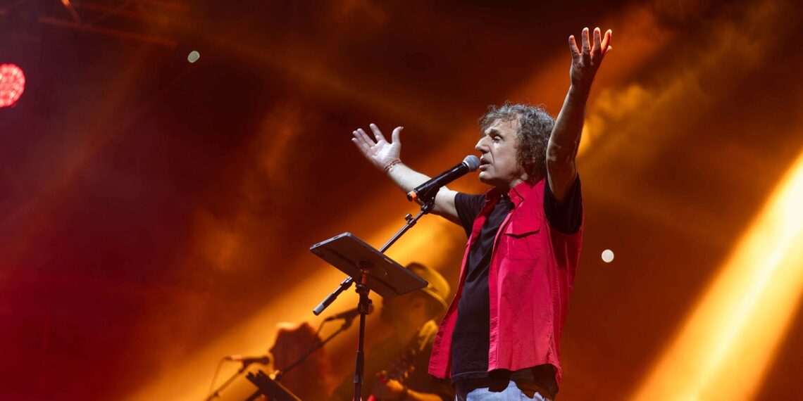 Ο Βασίλης Παπακωνσταντίνου έρχεται απόψε στο Θέατρο Γης