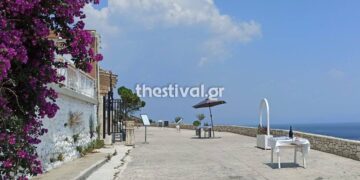 Χαλκιδική: Αγανακτισμένοι οι επιχειρηματίες στον Βράχο Αθύτου για τα τραπεζοκαθίσματα