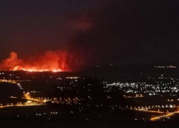 Ολονύχτια μάχη με τις φλόγες στην Άσσηρο – Επιχειρούν ισχυρές δυνάμεις