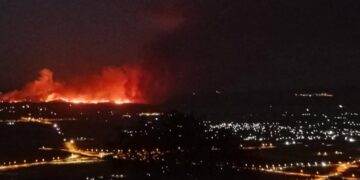 Ολονύχτια μάχη με τις φλόγες στην Άσσηρο – Επιχειρούν ισχυρές δυνάμεις