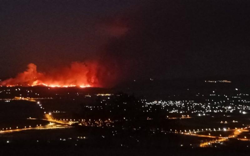Ολονύχτια μάχη με τις φλόγες στην Άσσηρο – Επιχειρούν ισχυρές δυνάμεις