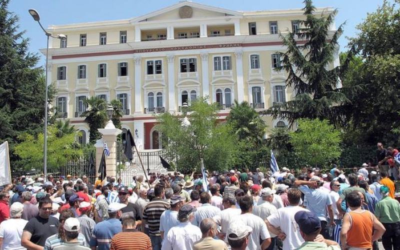 Στους δρόμους οι δημόσιοι υπάλληλοι – Διαμαρτυρία σήμερα στο ΥΜΑΘ