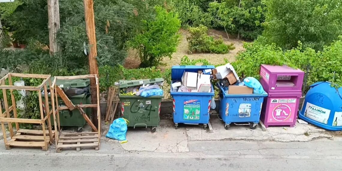 Ασφυκτικά γεμάτοι κάδοι στο Ωραιόκαστρο, σε περίοδο καύσωνα προκαλεί αντιδράσεις