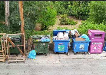 Ασφυκτικά γεμάτοι κάδοι στο Ωραιόκαστρο, σε περίοδο καύσωνα προκαλεί αντιδράσεις