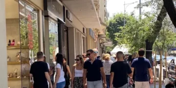 Θεσσαλονίκη: Πρεμιέρα για τις εκπτώσεις – Γενναίες μειώσεις στις τιμές, προβληματίζει η ακρίβεια