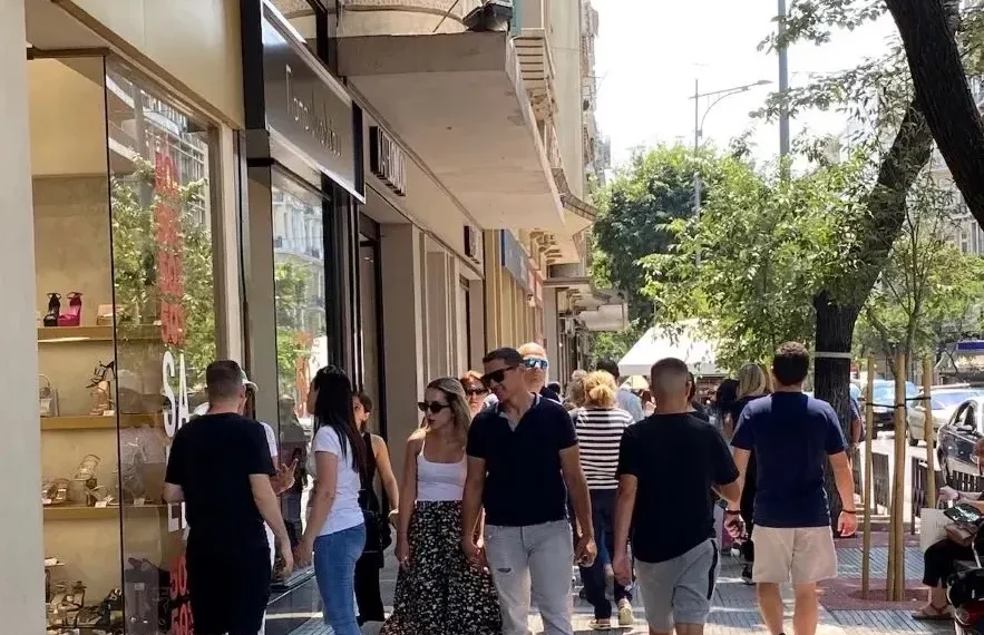 Θεσσαλονίκη: Πρεμιέρα για τις εκπτώσεις – Γενναίες μειώσεις στις τιμές, προβληματίζει η ακρίβεια