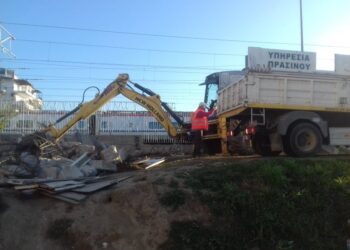 Tριτοκοσμικές εικόνες από μπάζα άνωθεν της Περιφερειακής Οδού στον Δήμο Ευόσμου -Κορδελιού