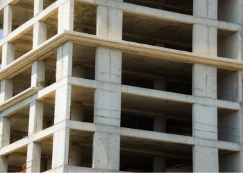 Εύοσμος: 38χρονος άρπαξε από νεοαναγειρόμενη οικοδομή μέχρι και τα…υποστυλώματα!