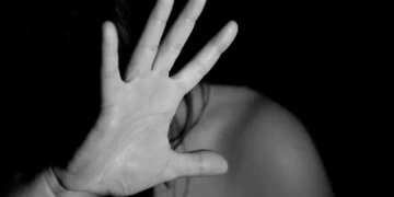 Νεαρή κατήγγειλε τον θείο της για προσβολή γενετήσιας αξιοπρέπειας στις διακοπές της στη Χαλκιδική