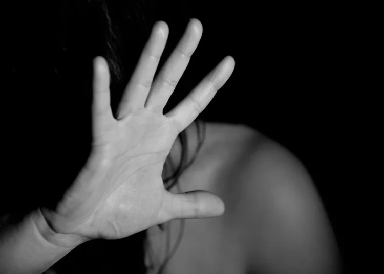 Νεαρή κατήγγειλε τον θείο της για προσβολή γενετήσιας αξιοπρέπειας στις διακοπές της στη Χαλκιδική