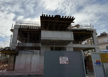 Με ταχείς ρυθμούς χτίζεται το 1ο ΓΕΛ Πολίχνης – «Ελπίζουμε τον επόμενο Σεπτέμβριο να χτυπήσει κουδούνι», είπε η Ζαχαράκη