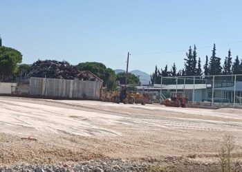 Eύοσμος: Μπάζωνε κοίτη ρέματος, για να κάνει γήπεδο ποδοσφαίρου (ΦΩΤΟ)